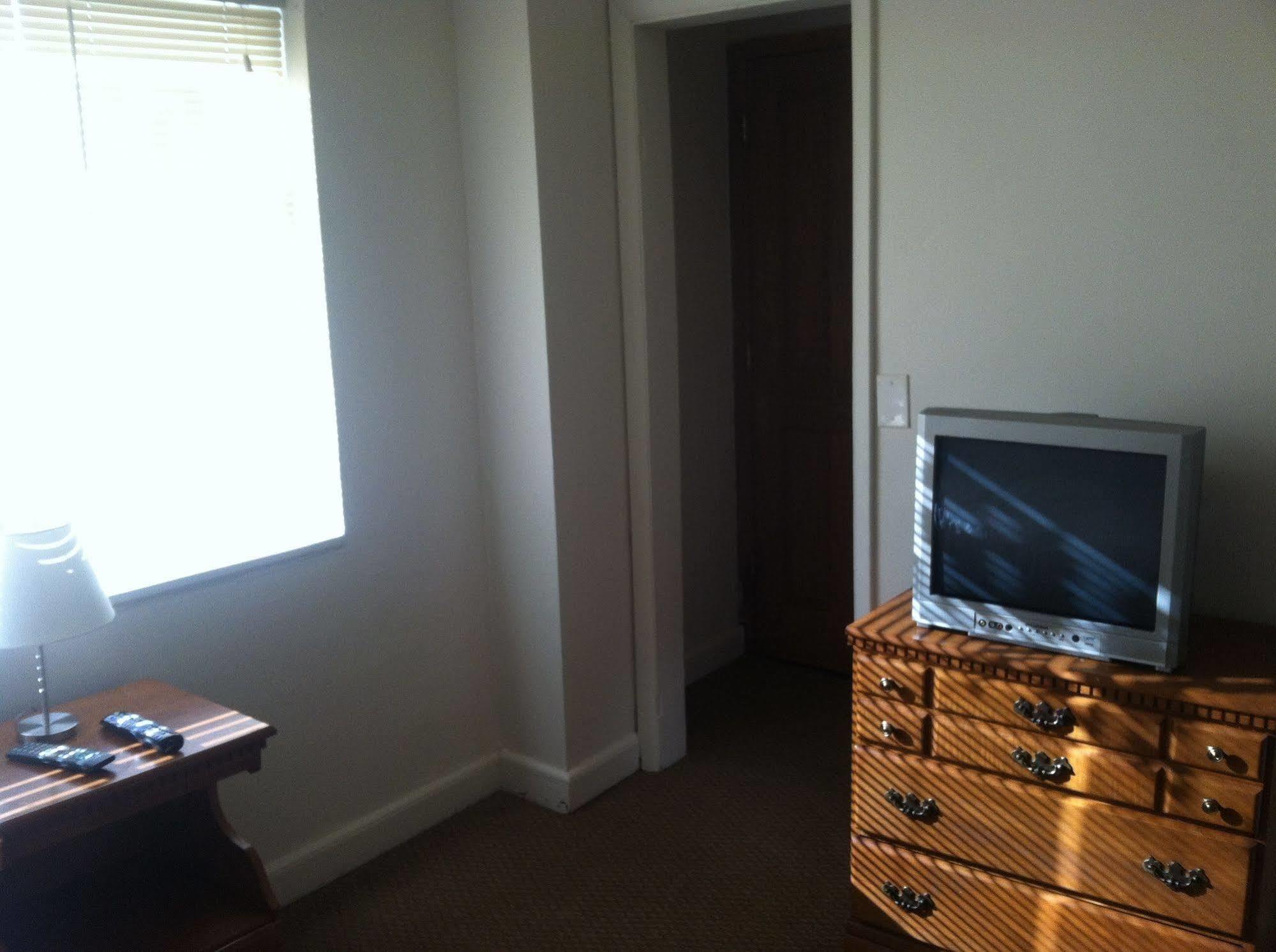 Airport Lodge Waukesha Bagian luar foto