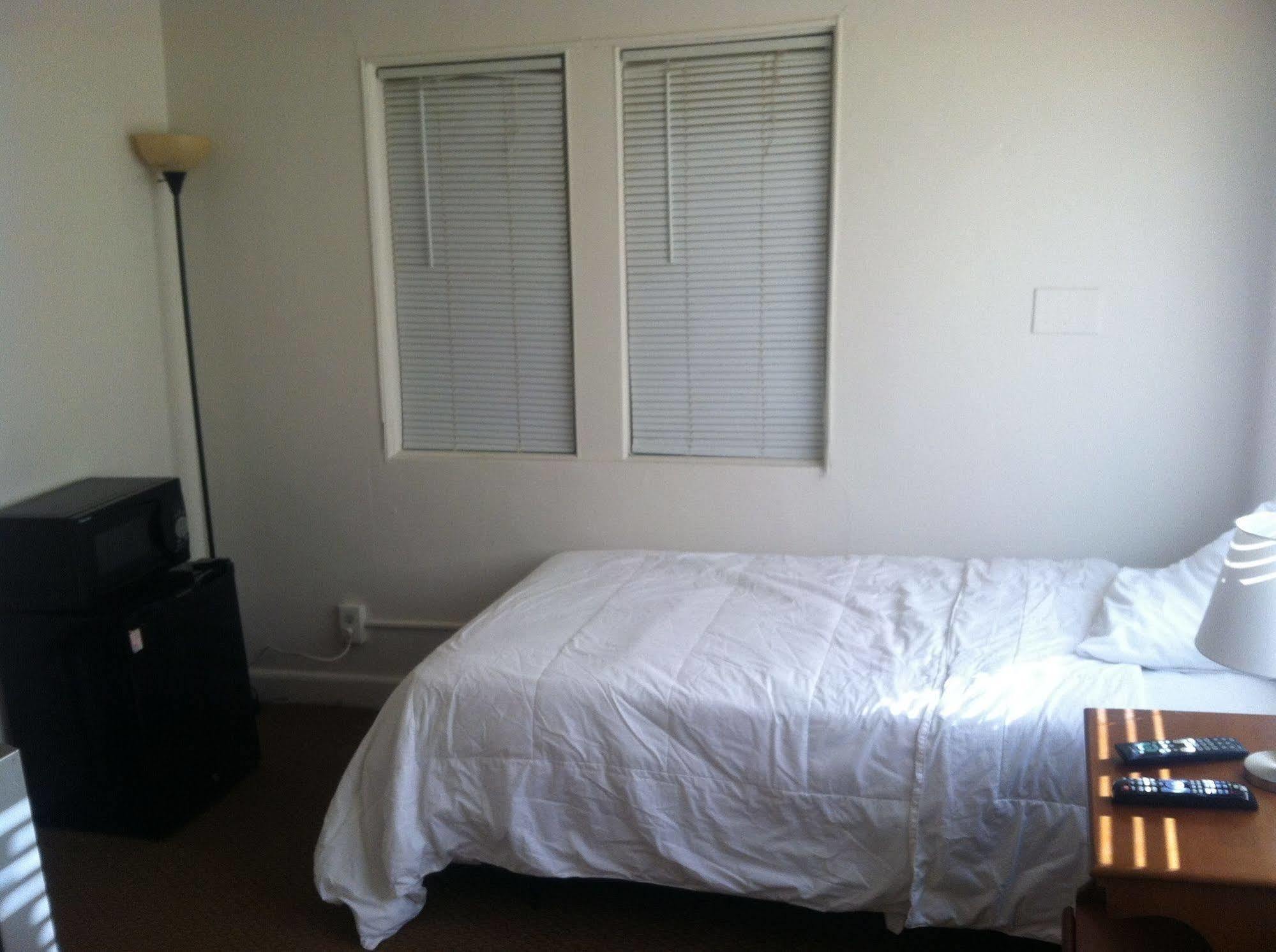 Airport Lodge Waukesha Bagian luar foto