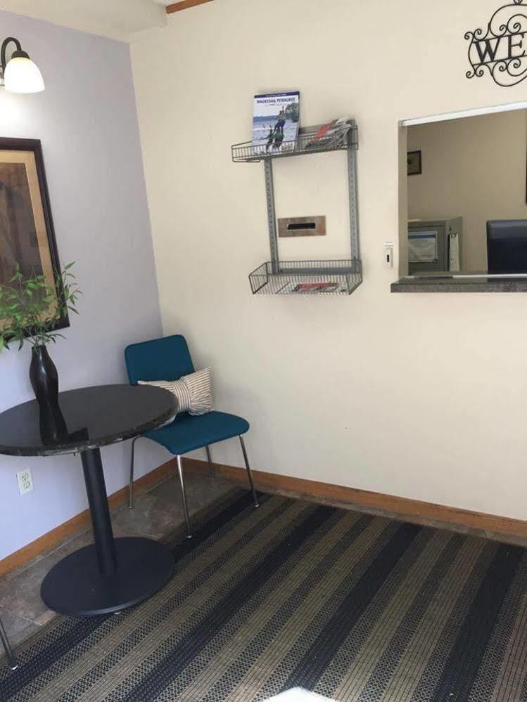 Airport Lodge Waukesha Bagian luar foto